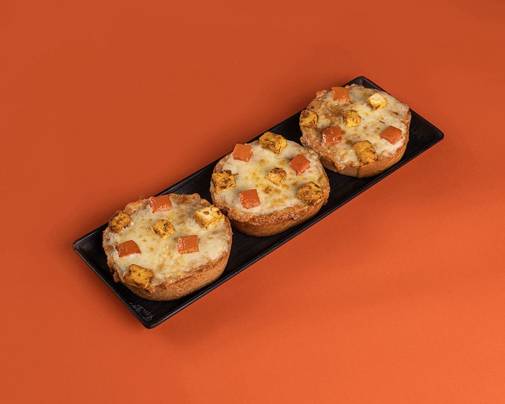 Tandoori Paneer Garlic Bread