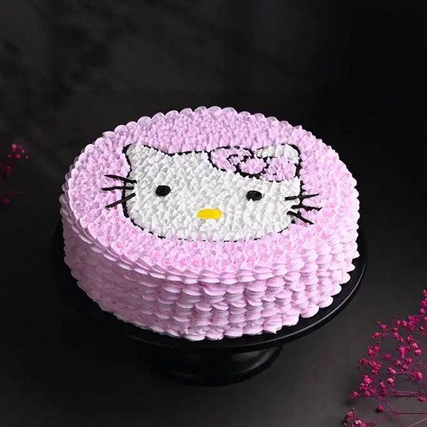Hello Kitty Treat Strawberry Cake