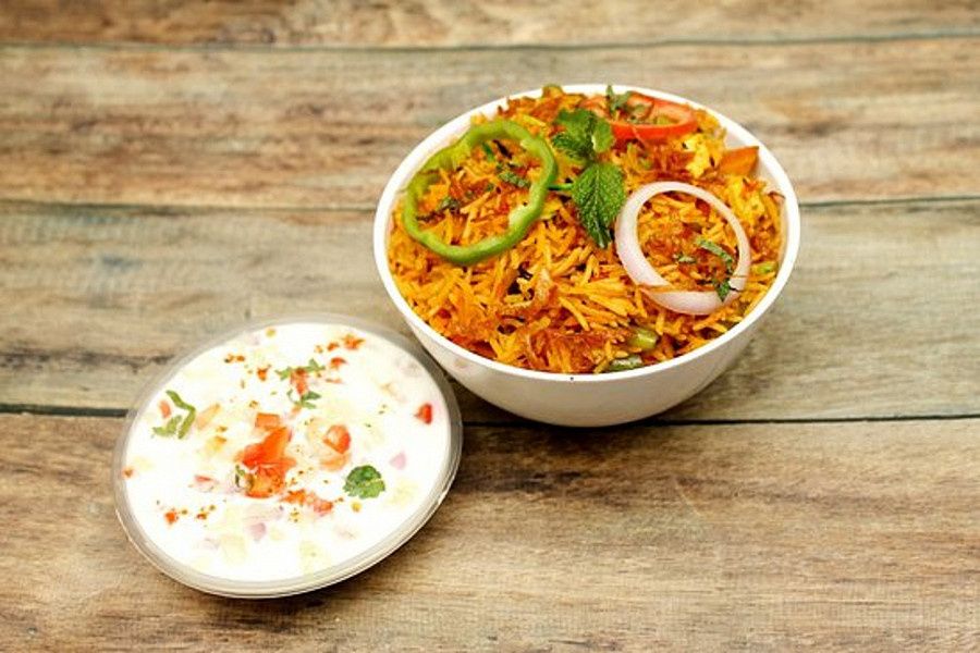 Veg Biryani With Raita
