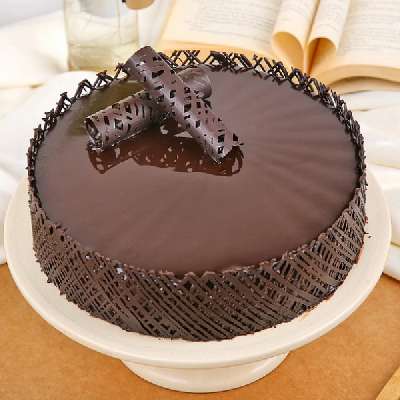 Chocolaty Creamy Round Cake