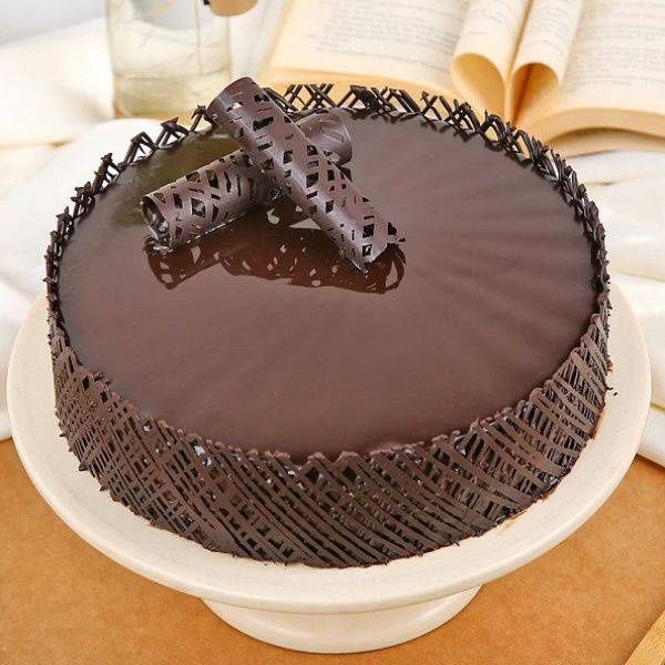 Chocolaty Creamy Round Cake