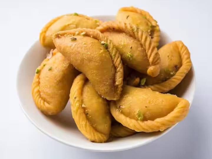 Gud Gujiya