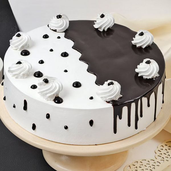 Black And White Blackforest Cake