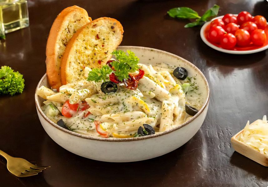 Pasta In Alfredo Sauce
