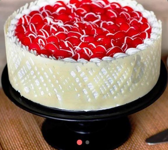 Round Cherry Vanilla Cake