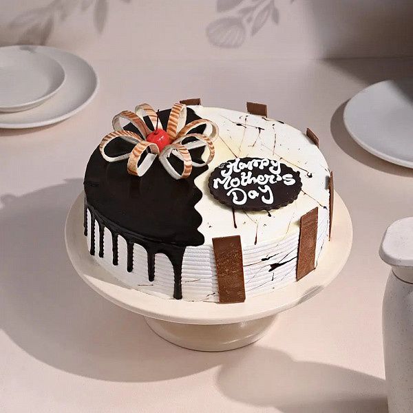 Heavenly Vanilla Choco Cake For Mom