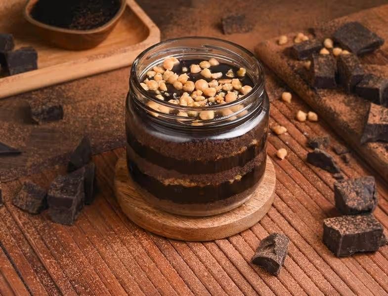 Eggless Choco Crunch Jar Cake