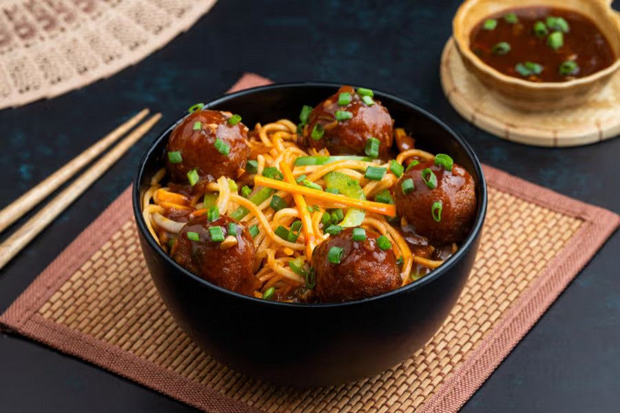 Classic Manchurian With Chilli Garlic Noodles