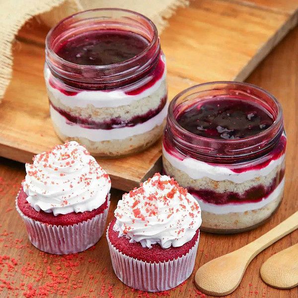 Blueberry Jar Cakes 200 Ml With Red Velvet Cupcakes