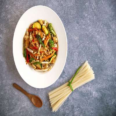 Eggless Noodles, Thai Chilli And Basil