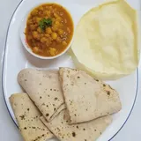 Chole + Plain Roti (4pc)