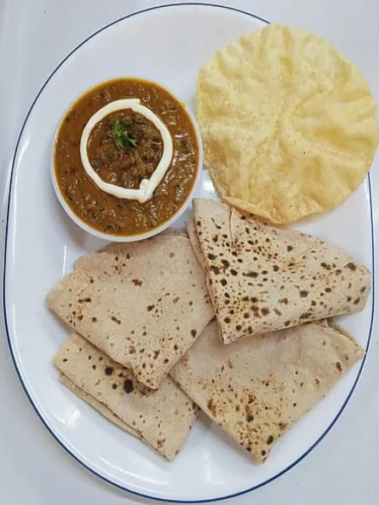 Dal Makhni +Plain Roti (4pc)