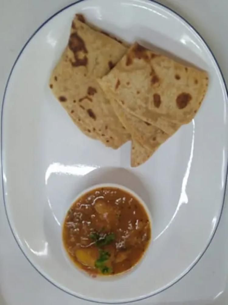 Plain Paratha (2 Pcs) With Aaloo Sabji