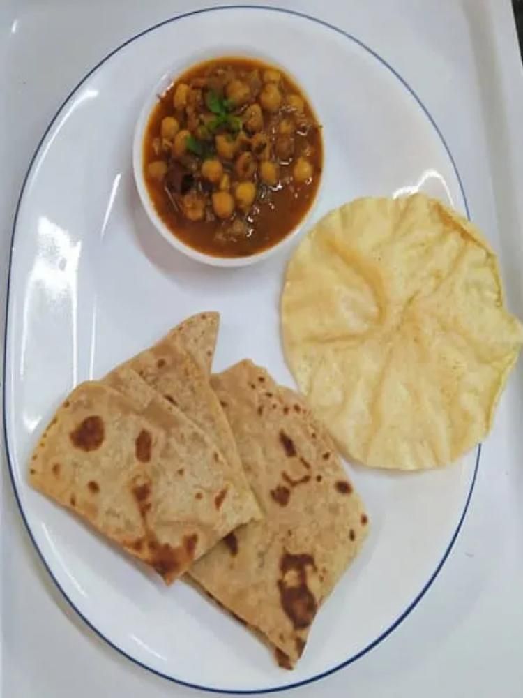Chole + Plain Paratha (2pc)