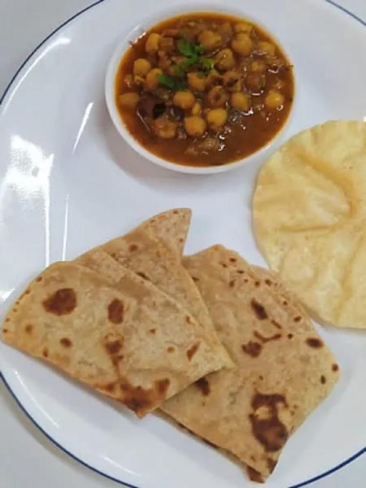 Chole Plain Paratha Combo