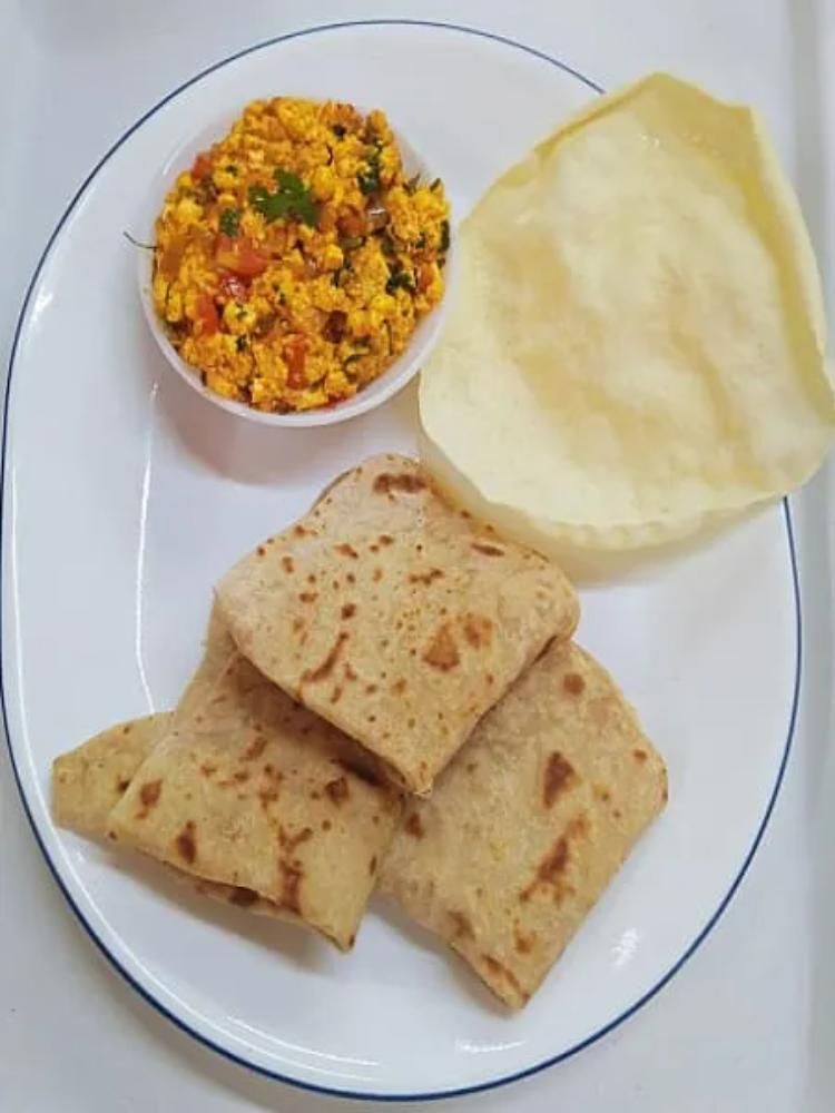 Paneer Bhurji + Plain Paratha (3pc)