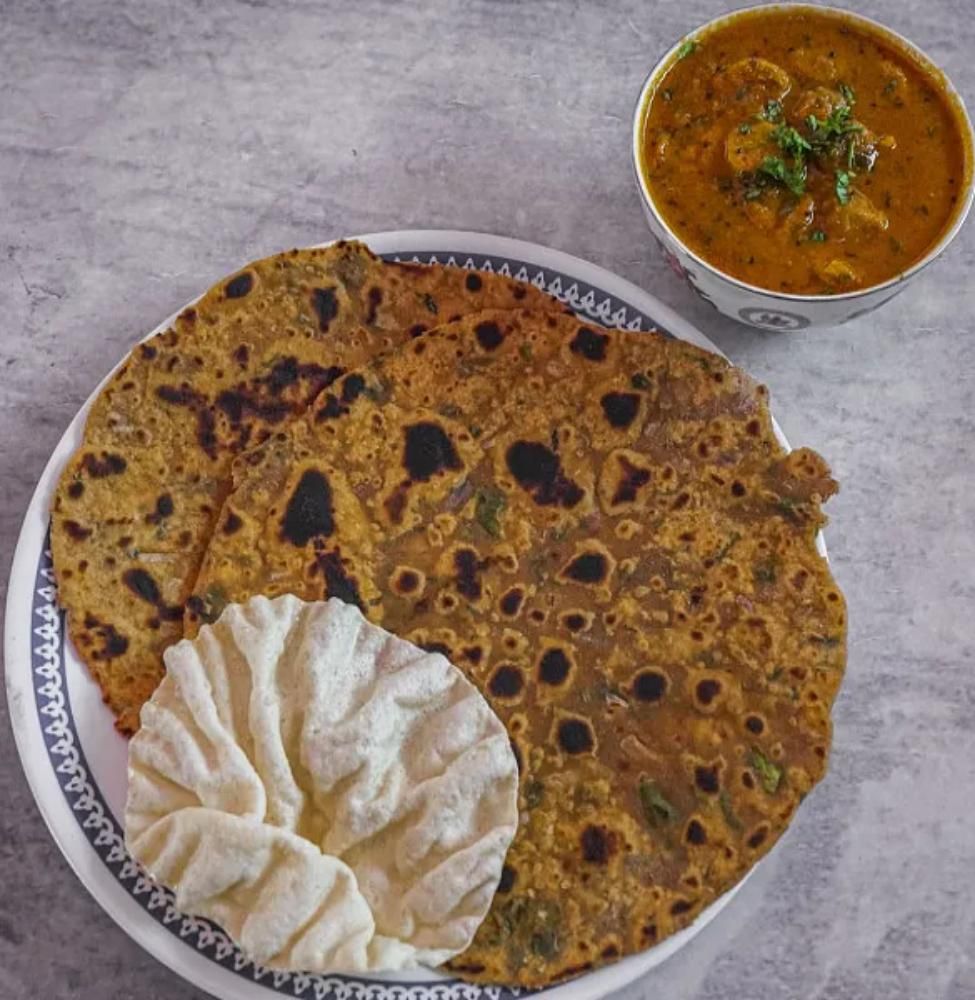 Gatte Ki Sabji+Missi Roti(2pc)