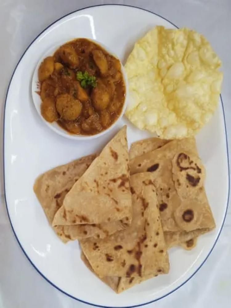 Aaloo Soyabean + Plain Paratha (3pc)