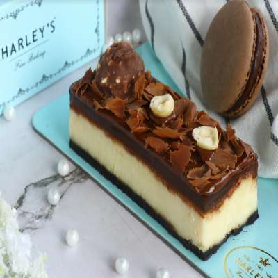 Ferrero Nutella CROCANTE Cheesecake With Chocolate Macaron