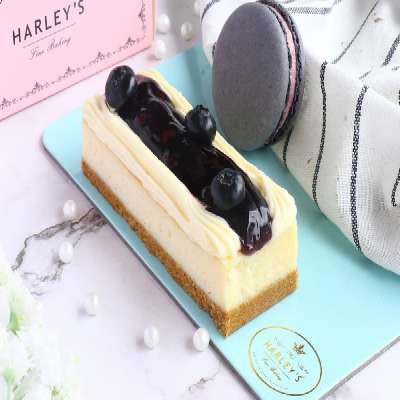 Chef's Favorate Blueberry Cheesecake With Blueberry Macaron