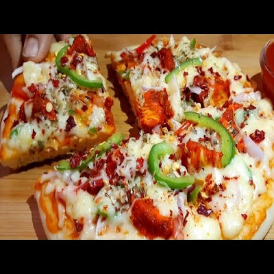 Chicken Tikka Red Chilly Pizza