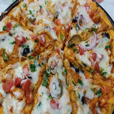SMOKED CHICKEN TIKKA PIZZA
