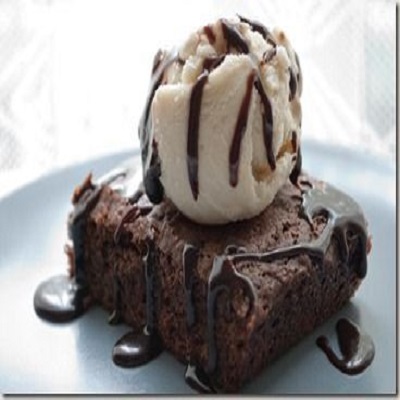 CHOCOLATE BROWNIE WITH VANILLA