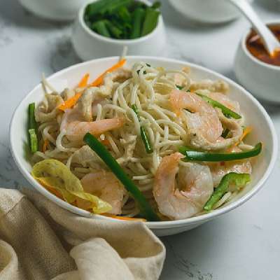 Wok Tossed Hakka Noodles [Serves 1- 2]