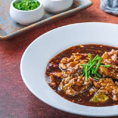 Stir Fried Lamb With Diced Chilli And Cashewnuts