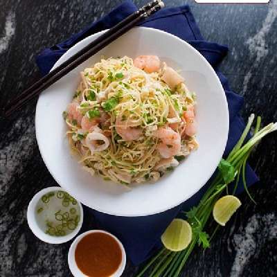 Stir Fried Seafood Noodles [Serves 1- 2]