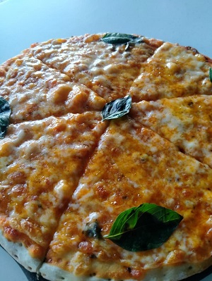 Classic Margherita Thin Crust Pizza [10"]