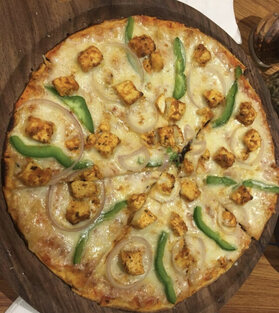 Paneer Tikka Thin Crust Pizza [10"]