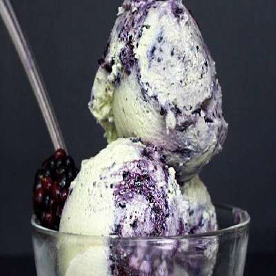 Vanila Icecream With Blueberry
