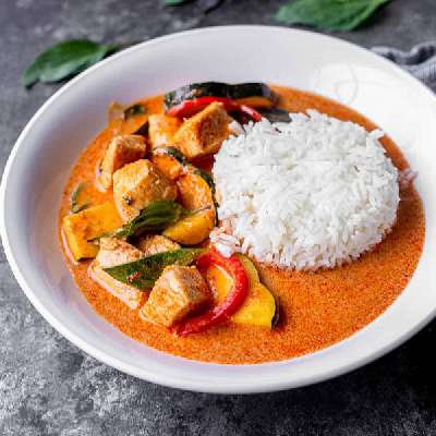 Non Veg Red Thai Curry With Steam Rice