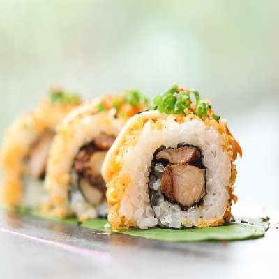 Spicy Grill Chicken Sushi 4 Pcs