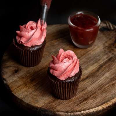 2 Choco Strawberry Cupcakes