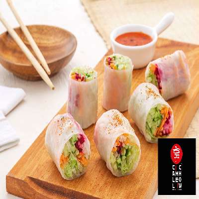Vietnamese Vegetable Summer Roll With A Spicy Homemade Dipping Sauce 8