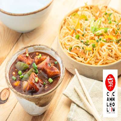 Veg Chilli Garlic Noodles And Kung Pao Paneer