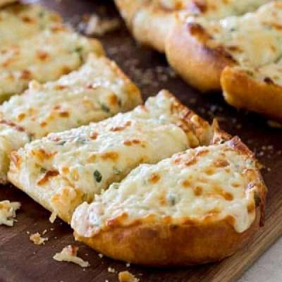 Cheesy Roasted Garlic Bread [6 Pieces]