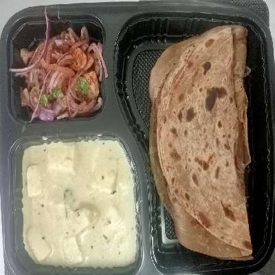 Malai Paneer With Lachha Paratha And Onion Salad
