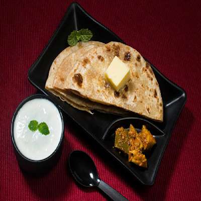 Aloo Paratha With Curd & Pickle