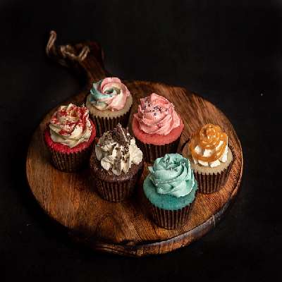 Six Assorted Cupcakes Box