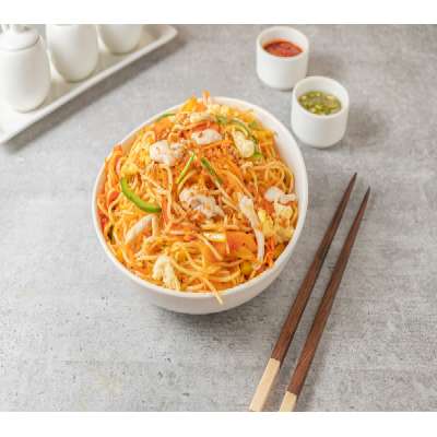 Chilli Garlic Noodles (Chicken) [Serves 2]