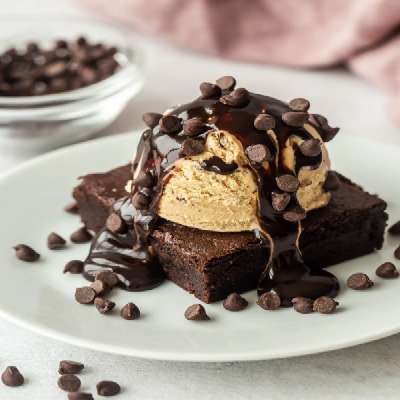 Chocolate Brownie With Ice Cream