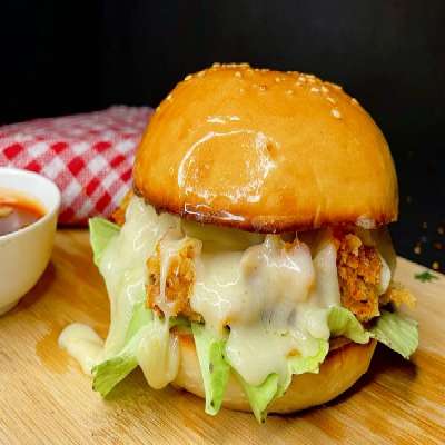 Crispy And Juicy Chicken Burger
