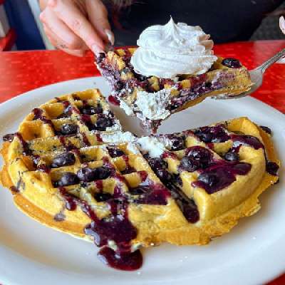 Mixberry Cream Cheese Waffle + 150ML Icecream
