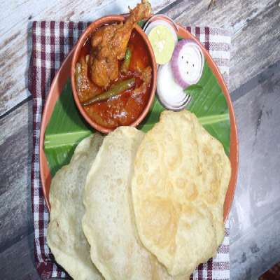 Poori [4 Pcs] With Chicken Curry [250Ml]