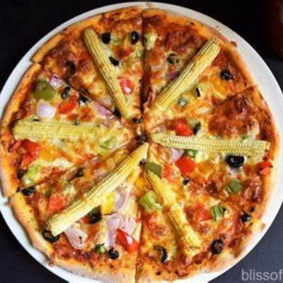Veg Corn Deluxe Delight Pizza [8 Inches]