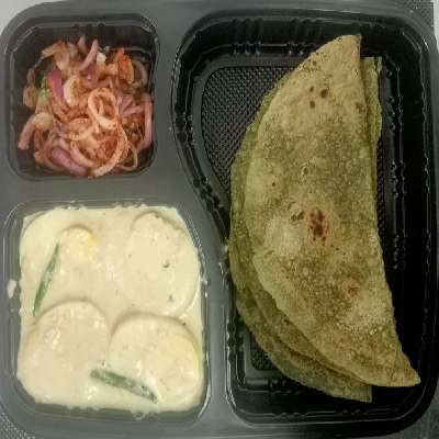 Malai Egg With Spinach Basil Chapati And Onion Salad