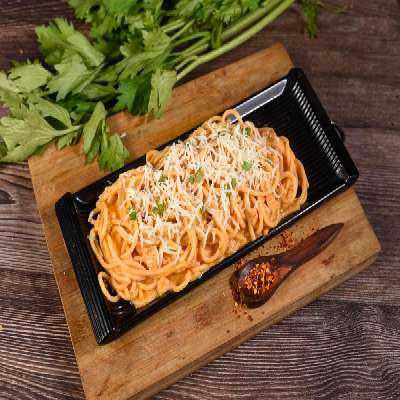 Veg Spaghetti Aarrabiata (Spicy Red Sauce & Cheese)